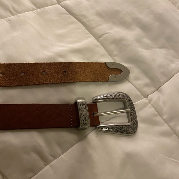 ✨URBAN OUTFITTERS BROWN BELT✨✨ - Picture 3 of 3